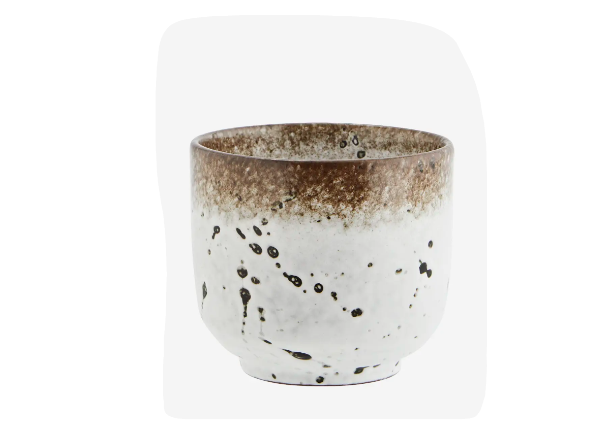 Steingut-Tasse Weiß mit braunen Sprenkeln und reaktiver Glasur